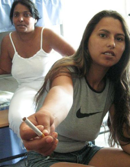 ���򣺾�ͷ�µ����Ů���˼������ͼ��