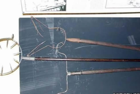 ���̱�̬ ͼ�ҹŴ���������Ů�˵Ĳп��̾ߣ�