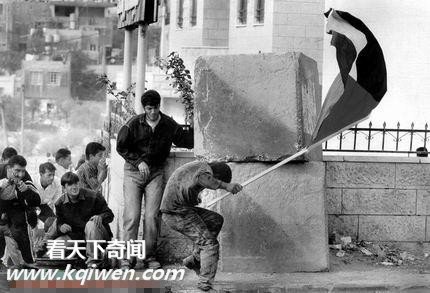 ͸�ھ�ͷ����ս���н�����ǹɱ�������˲��(��ͼ)