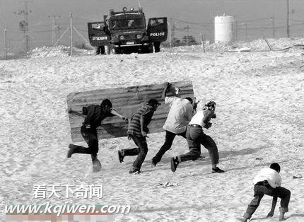 ͸�ھ�ͷ����ս���н�����ǹɱ�������˲��(��ͼ)